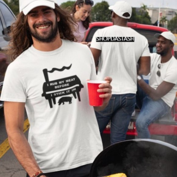 I RUB MY MEAT GRILL BBQ TSHIRT - Picture 1 of 1